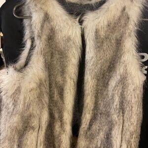 Stylish Faux Fur Vest in Gray and Cream